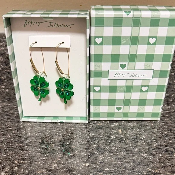 Betsey Johnson Emerald Clover Earrings - Picture 1 of 3